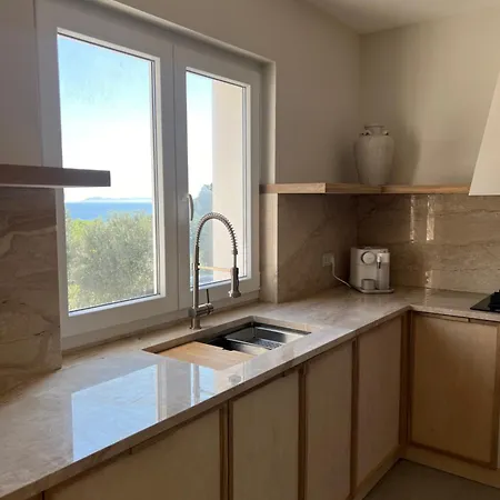 Ljeto فيلة Pupnatska Luka